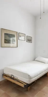 Villa frente al mar con acceso directo a la playa, perfecta para reformar