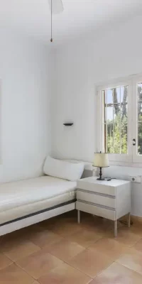 Villa frente al mar con acceso directo a la playa, perfecta para reformar