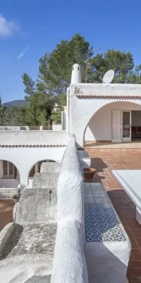 Villa frente al mar con acceso directo a la playa, perfecta para reformar