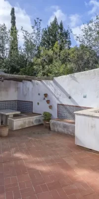 Villa frente al mar con acceso directo a la playa, perfecta para reformar