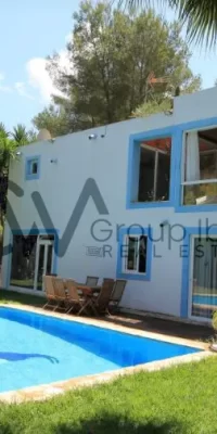 Villa de bonne taille dans une campagne idyllique à Can Furnet – près de la ville d’Ibiza