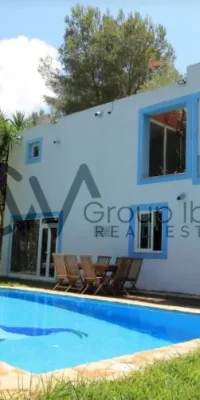 Villa de bonne taille dans une campagne idyllique à Can Furnet – près de la ville d’Ibiza
