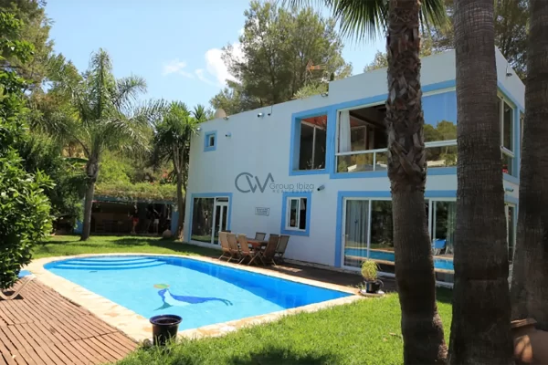 Villa de bonne taille dans une campagne idyllique à Can Furnet – près de la ville d’Ibiza