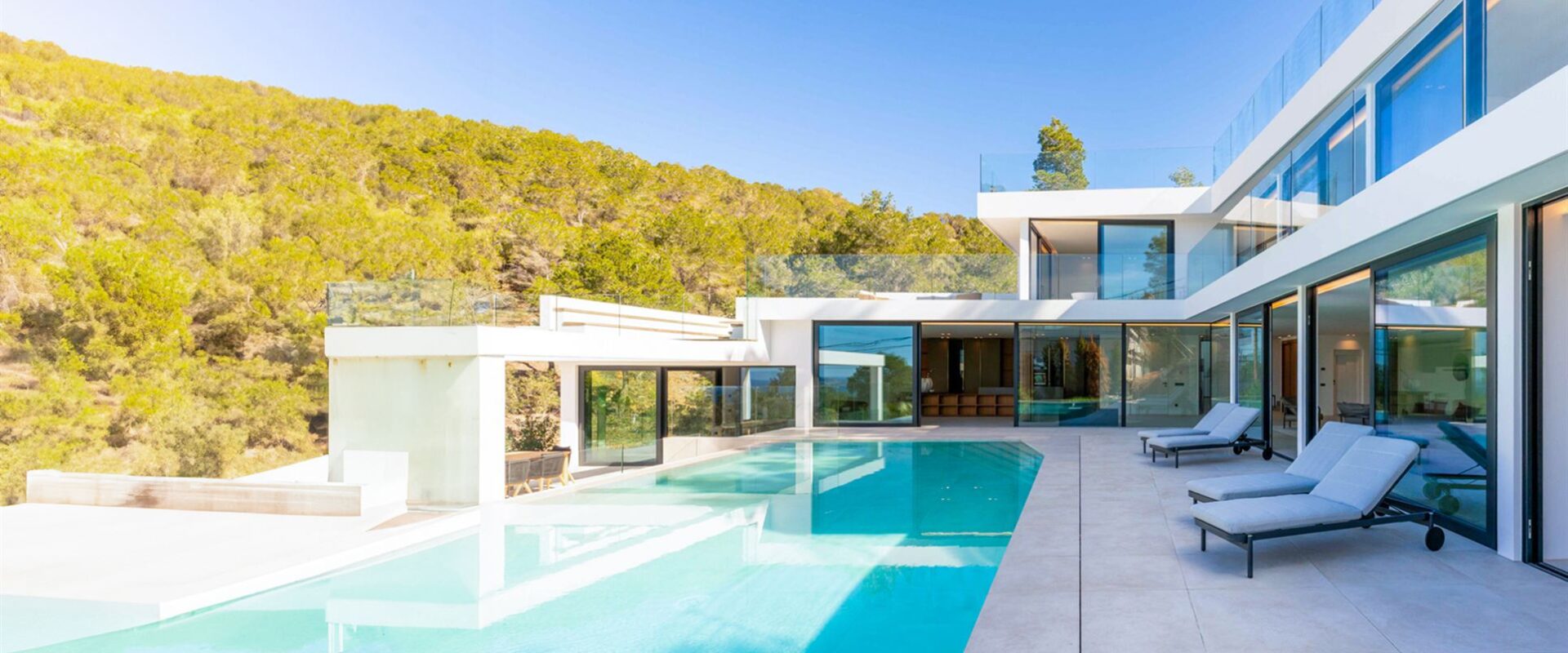 Wonderful 5 Bedroom villa with sea and sunset views