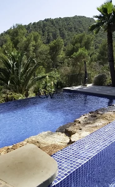 Beautiful villa with natural garden and fabulous privacy