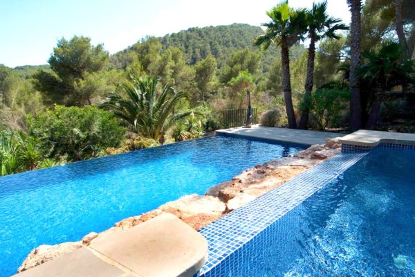 Belle villa avec jardin naturel et fabuleuse intimité