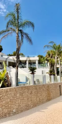 Increíble rebaja de precio para villa con espectaculares vistas al mar en Can Furnet