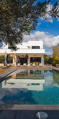 Een moderne luxe huis opnieuw gedefinieerd in Sant Jordi