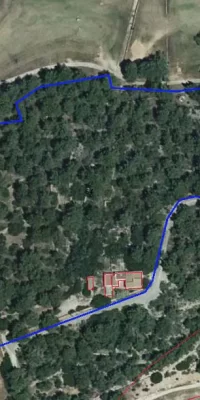 Finca rústica para reformar en el campo de golf de Roca Llisa.