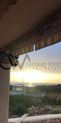 Prachtige villa aan het strand met adembenemend uitzicht op zee in Es Caló