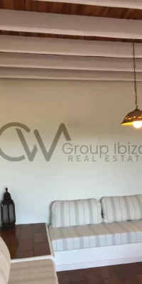 Prachtige villa aan het strand met adembenemend uitzicht op zee in Es Caló