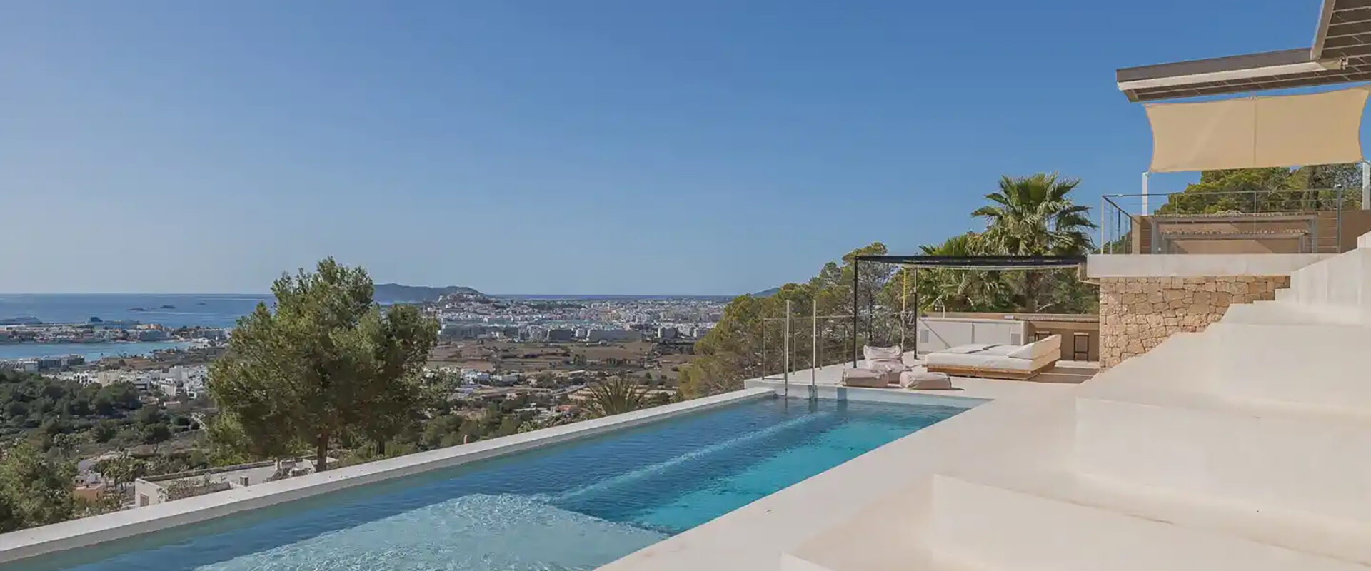 Fabulous 6-bedrooms villa for sale