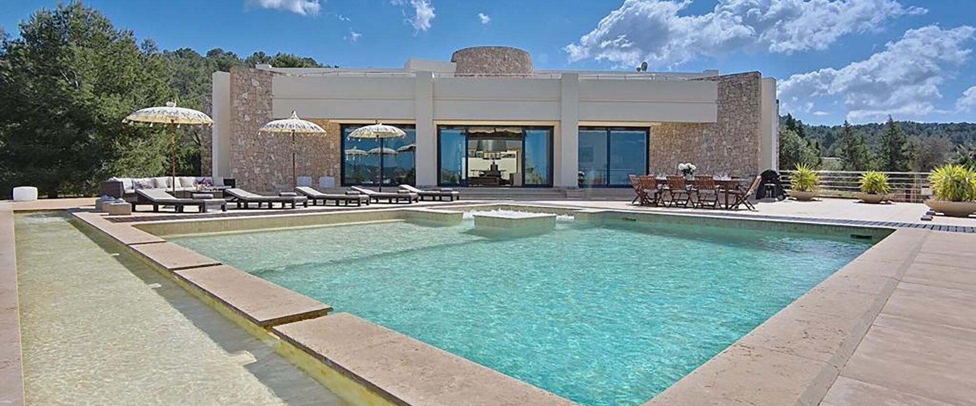 Fantastic villa with four bedroomed