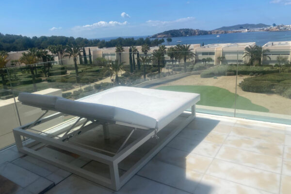 Lujoso apartamento en primera línea de mar en Cap Martinet