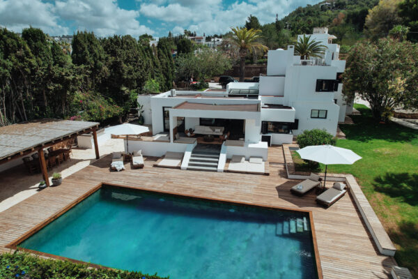 Villa moderne avec vue spectaculaire à Ibiza