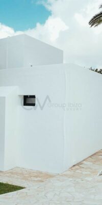 Villa moderna con vista spettacolare a Ibiza