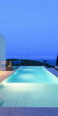 Superbe villa de style moderne avec vue sur la mer