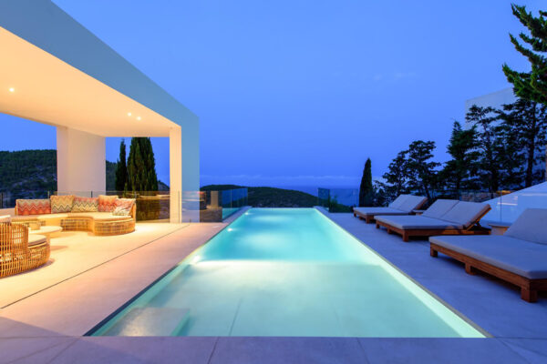 Atemberaubende moderne Stylisten-Villa mit Meerblick