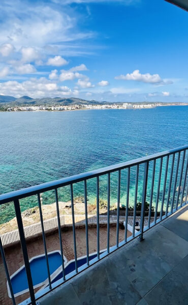 Nice 2-Bedroom Apartment with Stunning Sea Views