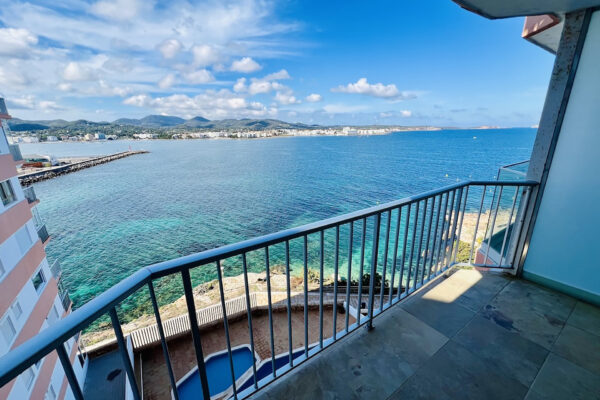 Nice 2-Bedroom Apartment with Stunning Sea Views