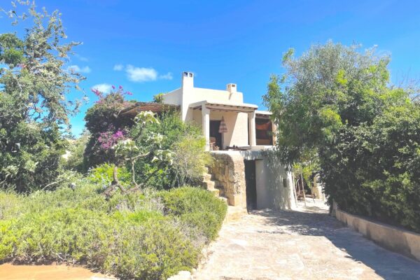Charming Farmhouse in Cala San Vicente