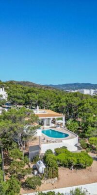 Villa exclusive hors marché en première ligne