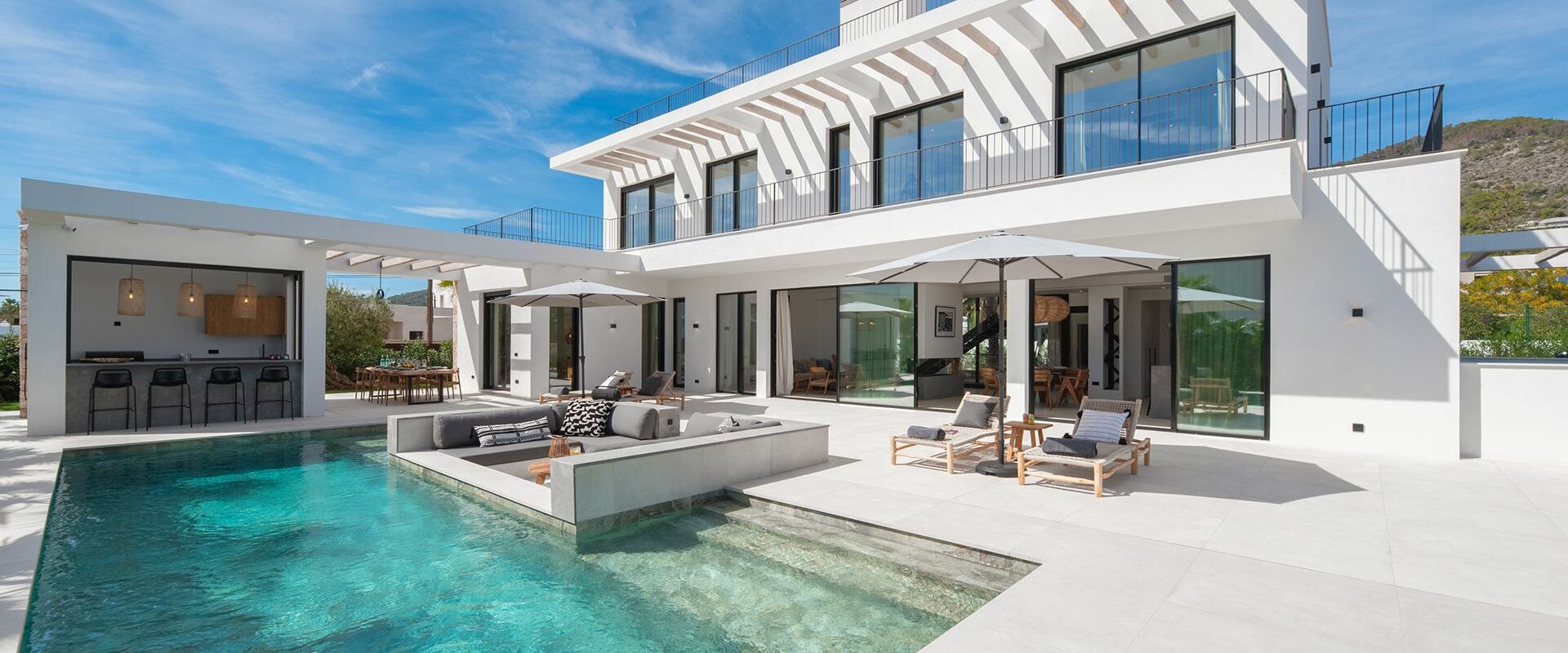 Luxury villa with 6 bedrooms and elevator near Ibiza Town