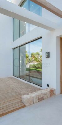Villa moderna vicino alla città di Ibiza con vista sul mare