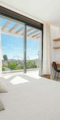 Villa moderna vicino alla città di Ibiza con vista sul mare