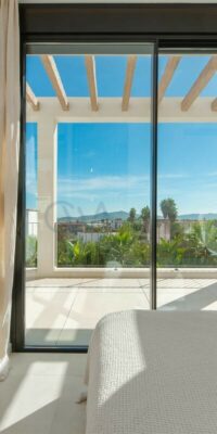 Villa moderna vicino alla città di Ibiza con vista sul mare