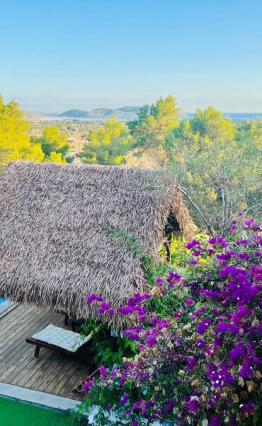Charming Villa with Sea Views & Rental License