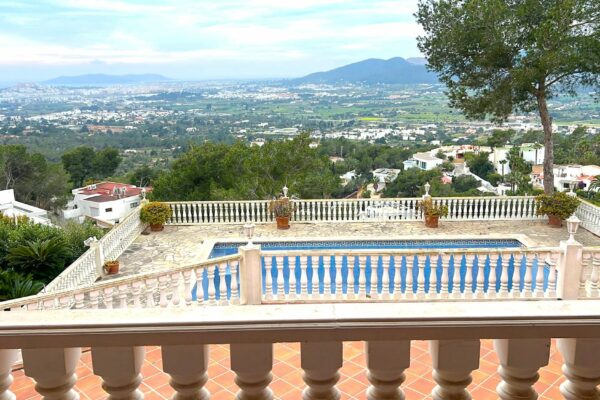 Elegante villa con splendida vista a Can Furnet