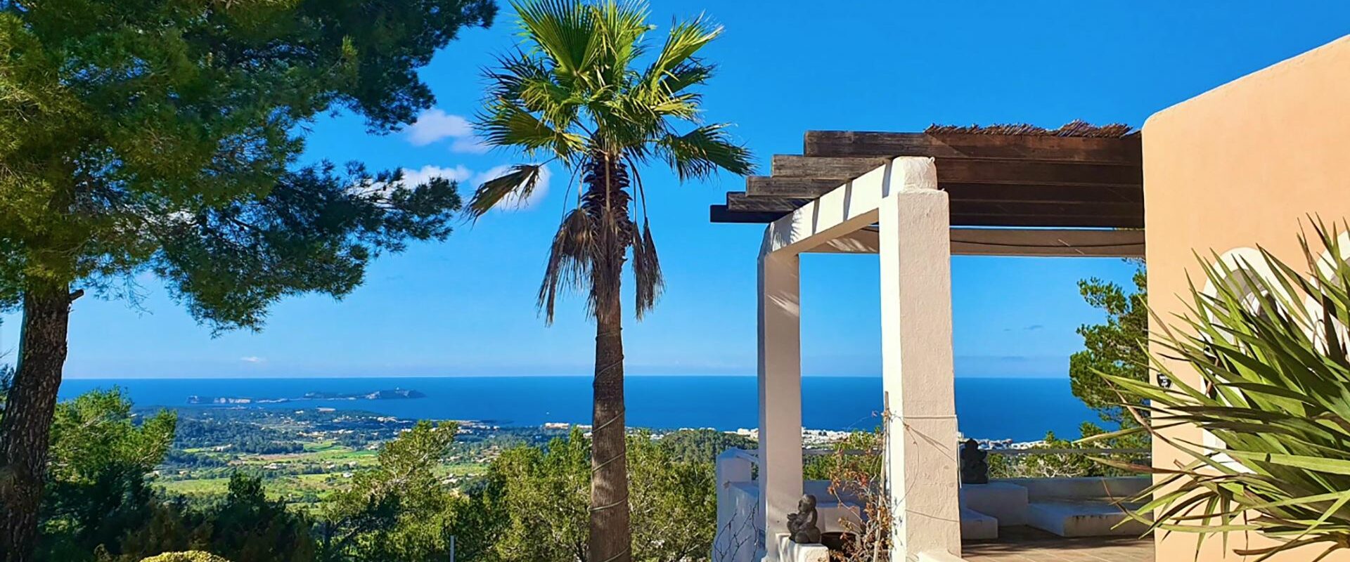 Hilltop property in San Agustín with unbeatable views