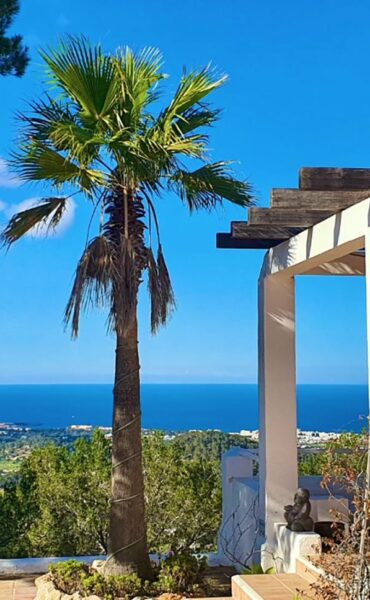 Hilltop property in San Agustín with unbeatable views