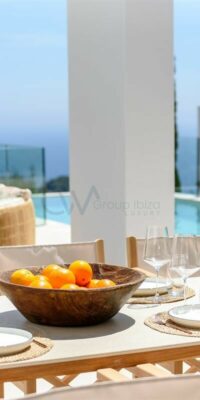Villa de luxe avec vue spectaculaire sur la mer à Roca Llisa