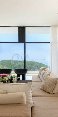 Villa de luxe avec vue spectaculaire sur la mer à Roca Llisa