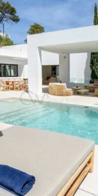 Villa de luxe avec vue spectaculaire sur la mer à Roca Llisa