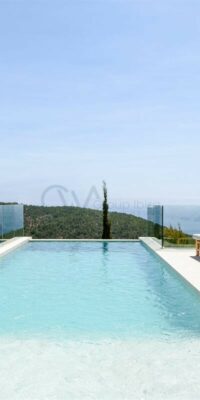 Villa de luxe avec vue spectaculaire sur la mer à Roca Llisa