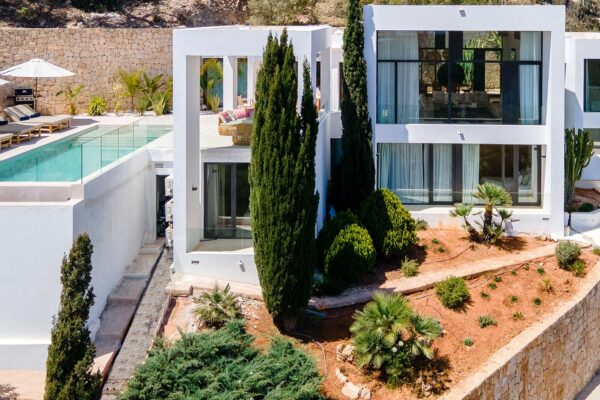 Villa de luxe avec vue spectaculaire sur la mer à Roca Llisa