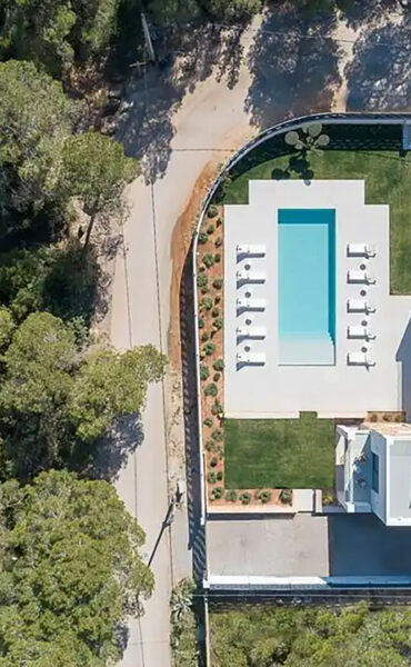 Modern Villa Just Steps from the Sea in Cala Pada