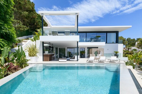 Luxusvilla mit Panoramablick auf das Meer in Talamanca