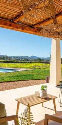 Exquisita villa de nueva construcción con casa de invitados