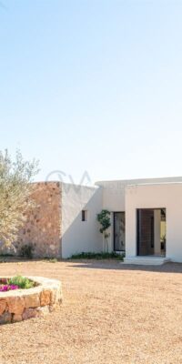 Exquisita villa de nueva construcción con casa de invitados