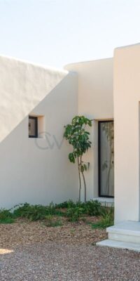 Exquisita villa de nueva construcción con casa de invitados