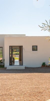 Exquisita villa de nueva construcción con casa de invitados