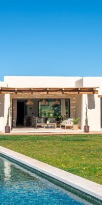 Exquisita villa de nueva construcción con casa de invitados