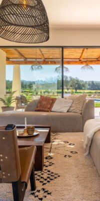 Exquisita villa de nueva construcción con casa de invitados