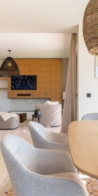 Exquisita villa de nueva construcción con casa de invitados