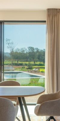 Exquisita villa de nueva construcción con casa de invitados