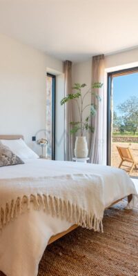 Exquisita villa de nueva construcción con casa de invitados